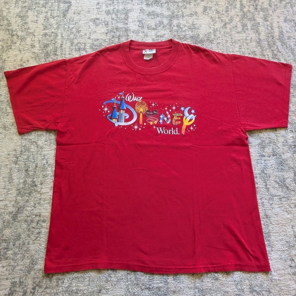 Walt Disney World T-Shirt Mens Sz L Red Graphic Short Sleeve Castle Souvenir Tee
